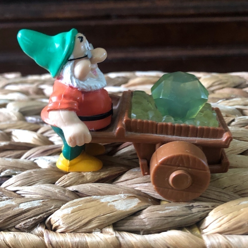 Vintage Disney Snow White and the Seven Dwarfs: Doc figure with gem cart - Picture 4 of 4